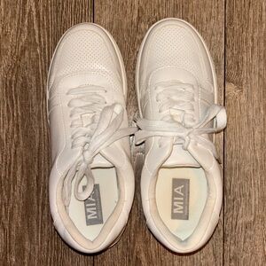 MIA Classic Krew Fashion Faux Leather White Lace-Up Sneakers | Women's Size 7
